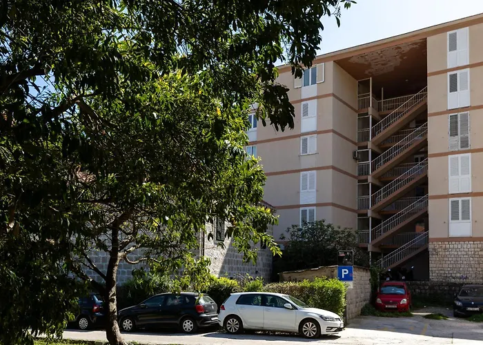 Marina Lapad - 2 Bedroom Apartment By The Sea