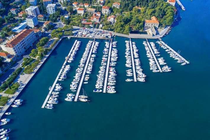 Marina Lapad - 2 Bedroom By The Sea
