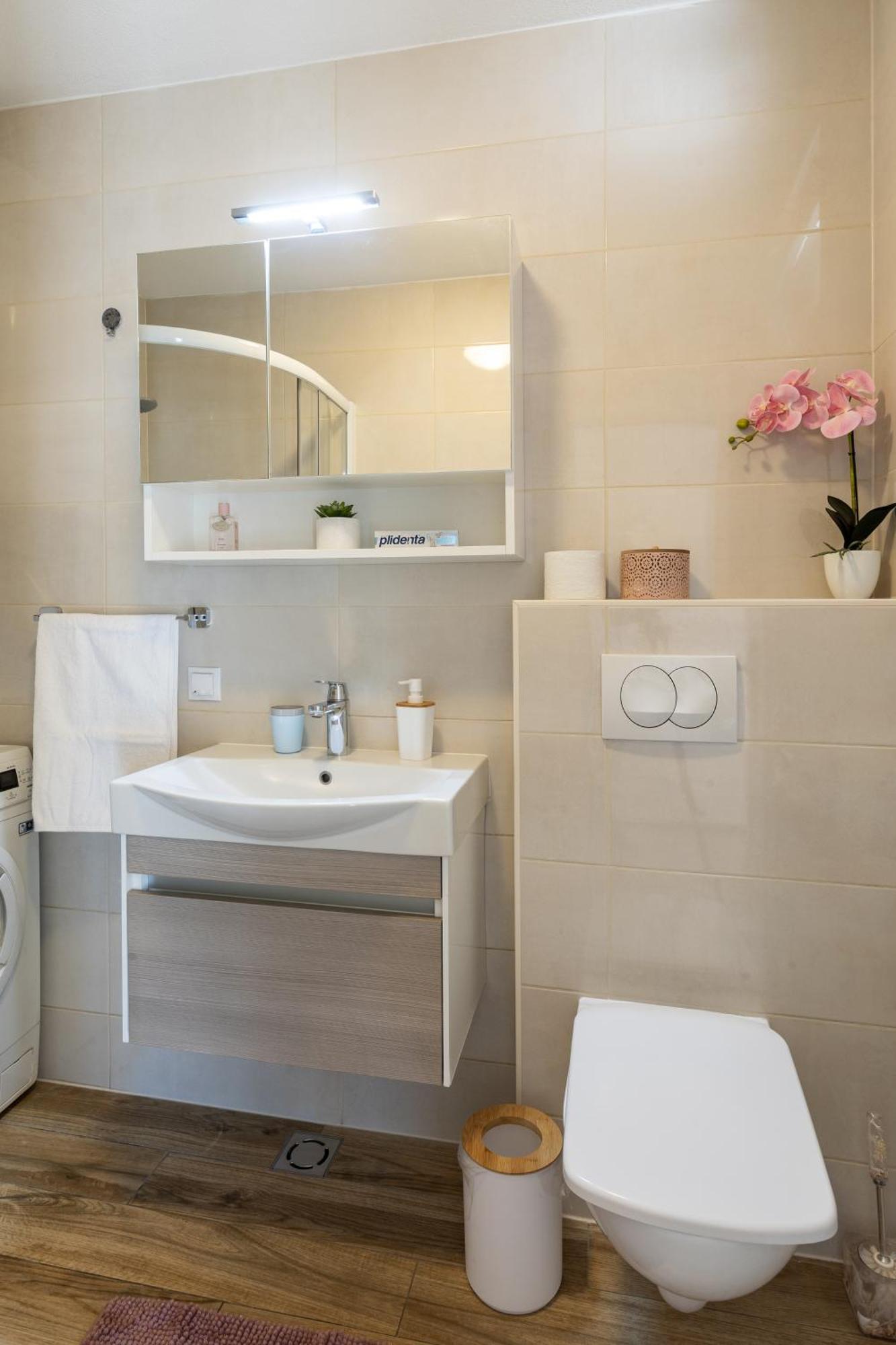 Marina Lapad - 2 Bedroom By The Sea Apartment *
