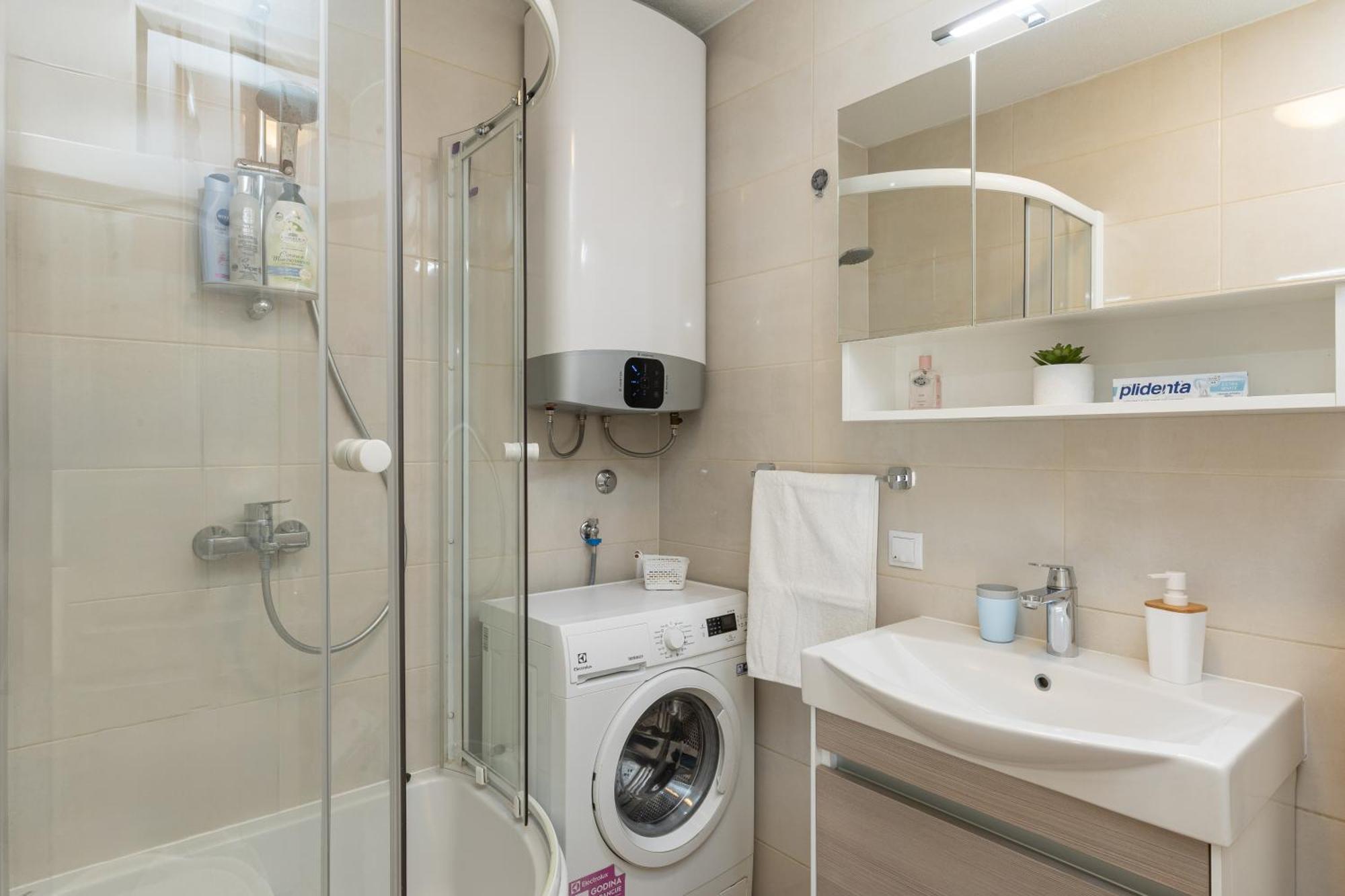 Marina Lapad - 2 Bedroom By The Sea
